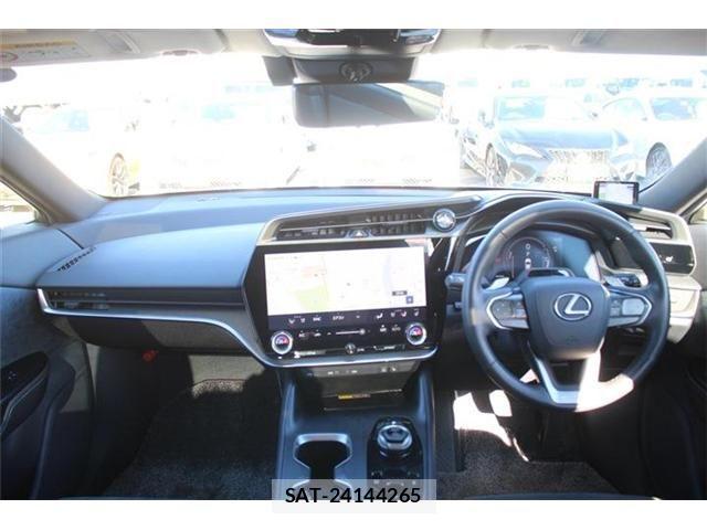 Lexus RZ 2023-07 2099960-25