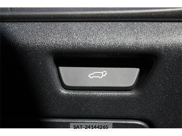 Lexus RZ 2023-07 2099960-6