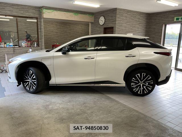 Lexus RZ 2023-10 8036500-25
