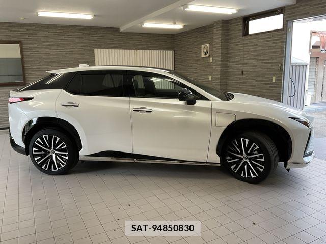 Lexus RZ 2023-10 8036500-27