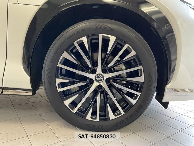 Lexus RZ 2023-10 8036500-28