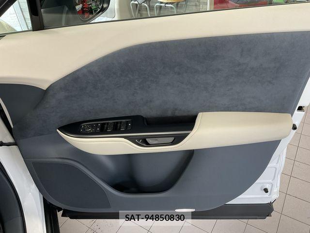 Lexus RZ 2023-10 8036500-2