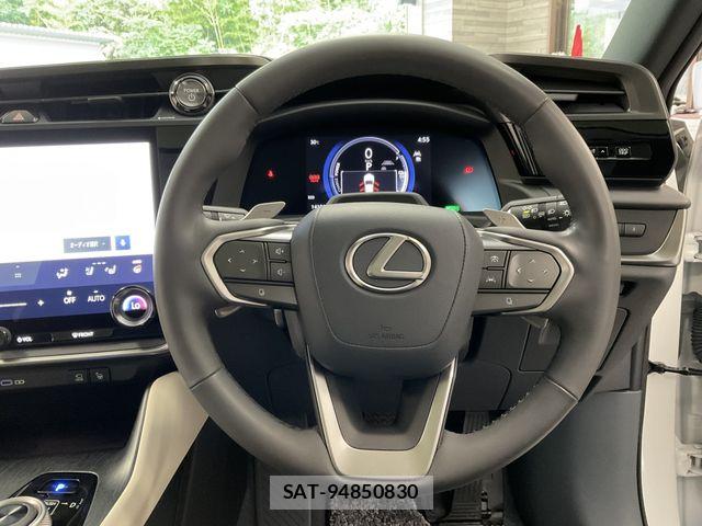 Lexus RZ 2023-10 8036500-5