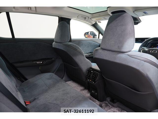 Lexus RZ 2023-07 8315238-13