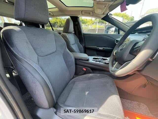 Lexus RZ 2023-08 8562495-1