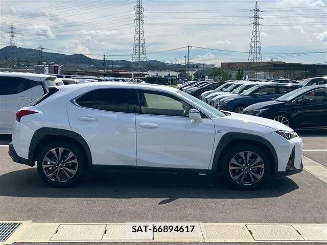 Lexus UX 2020-10 1302694-9