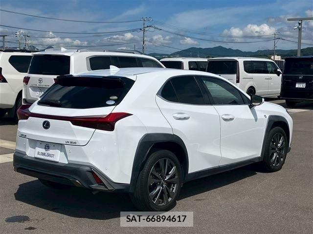 Lexus UX 2020-10 1302694-5