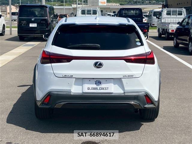 Lexus UX 2020-10 1302694-6