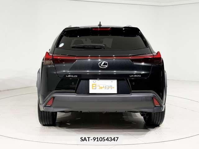 Lexus UX 2021-08 1391765-7