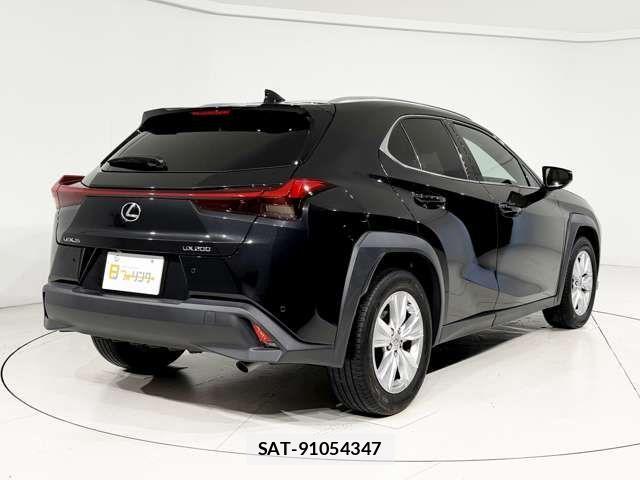 Lexus UX 2021-08 1391765-8