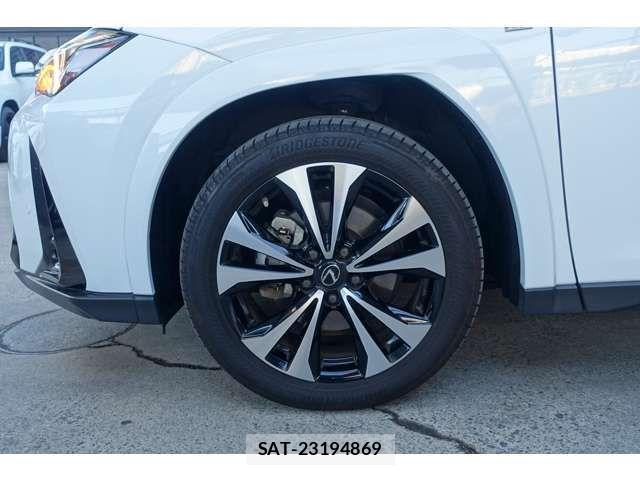 Lexus UX 2023-01 1932649-9