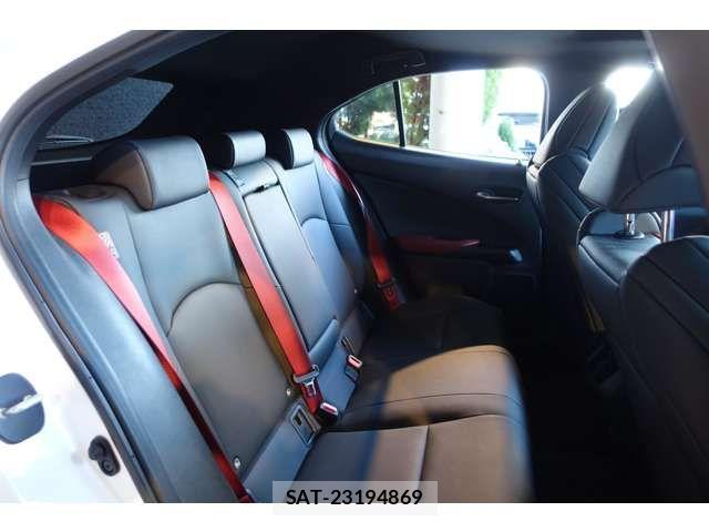 Lexus UX 2023-01 1932649-17