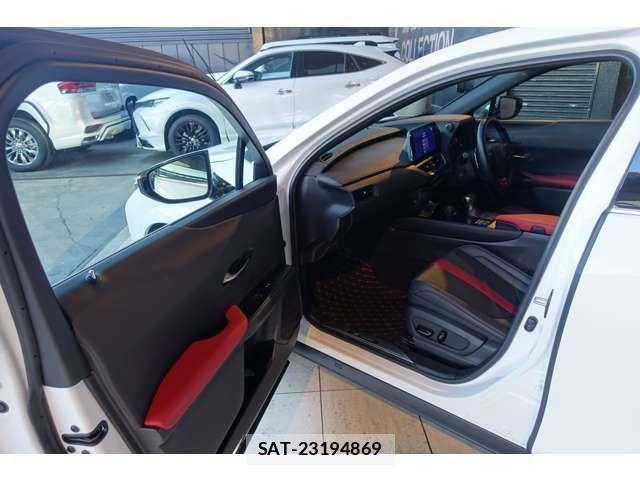 Lexus UX 2023-01 1932649-19