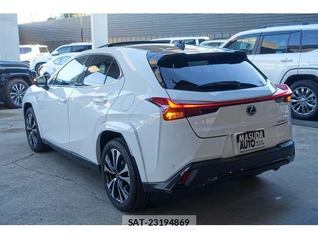 Lexus UX 2023-01 1932649-4