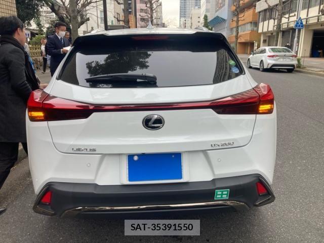 Lexus UX 2018-11 3771542-2