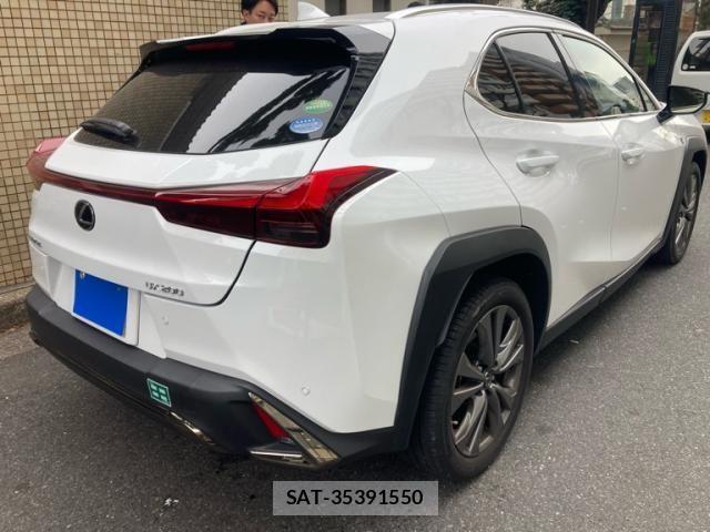 Lexus UX 2018-11 3771542-3