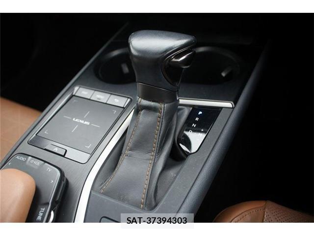 Lexus UX 2019-03 5871228-24