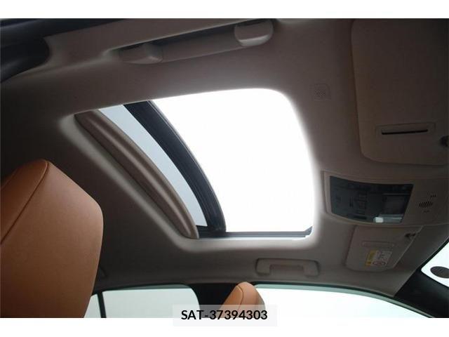 Lexus UX 2019-03 5871228-27