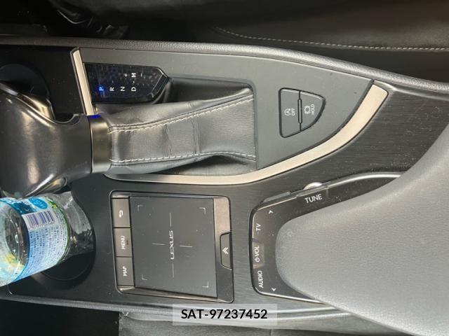 Lexus UX 2020-05 5871229-21