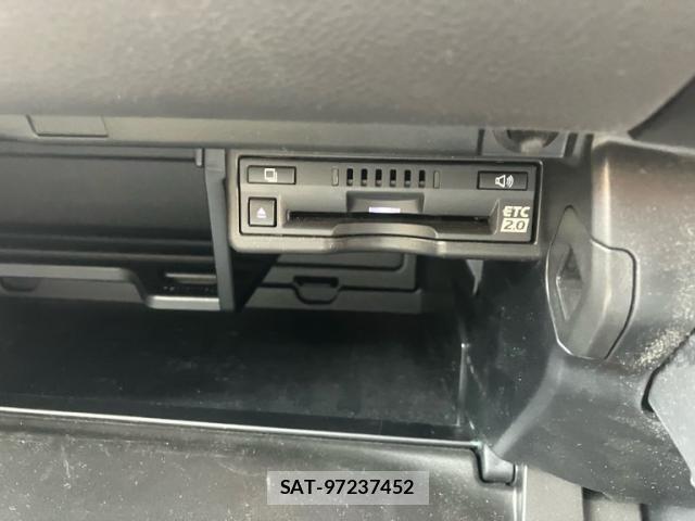 Lexus UX 2020-05 5871229-28