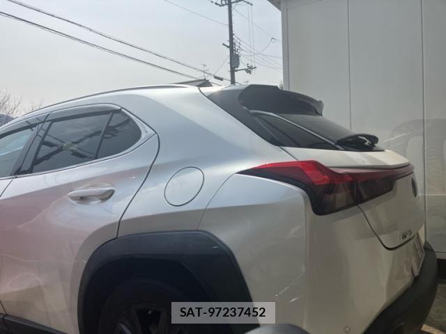 Lexus UX 2020-05 5871229-3