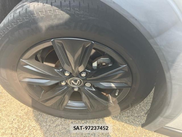 Lexus UX 2020-05 5871229-4