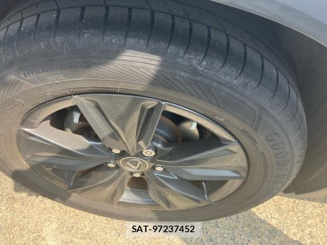 Lexus UX 2020-05 5871229-5