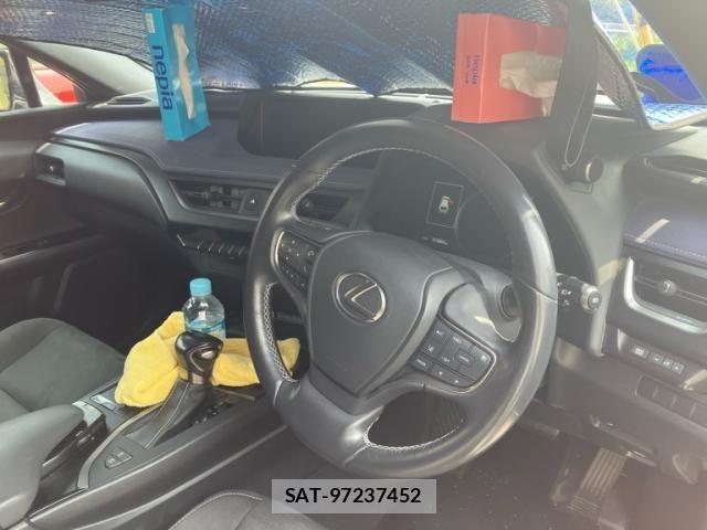 Lexus UX 2020-05 5871229-6