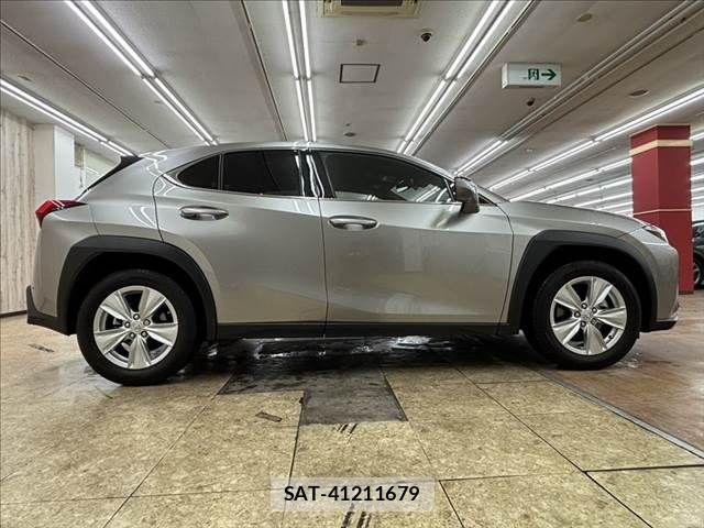 Lexus UX 2019-03 6499695-15