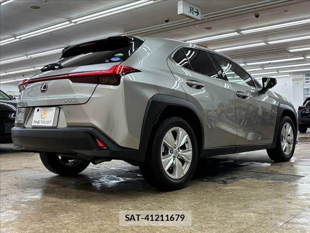 Lexus UX 2019-03 6499695-17