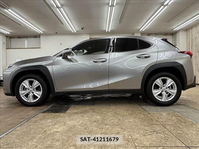 Lexus UX 2019-03 6499695-19