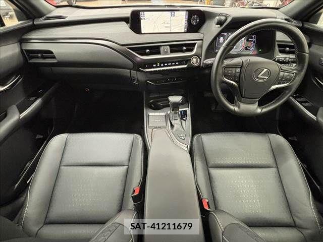 Lexus UX 2019-03 6499695-2