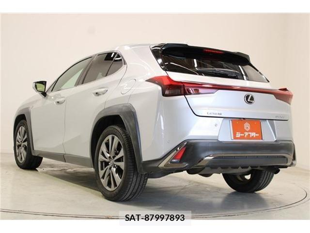 Lexus UX 2019-03 6907879-9
