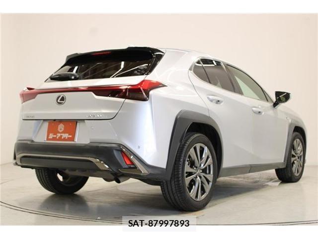 Lexus UX 2019-03 6907879-11