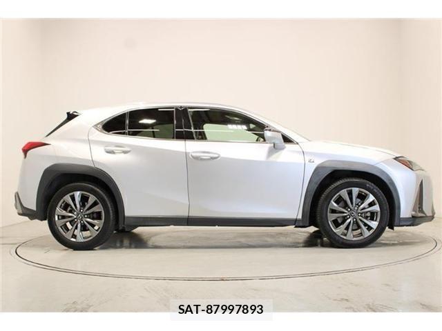 Lexus UX 2019-03 6907879-12