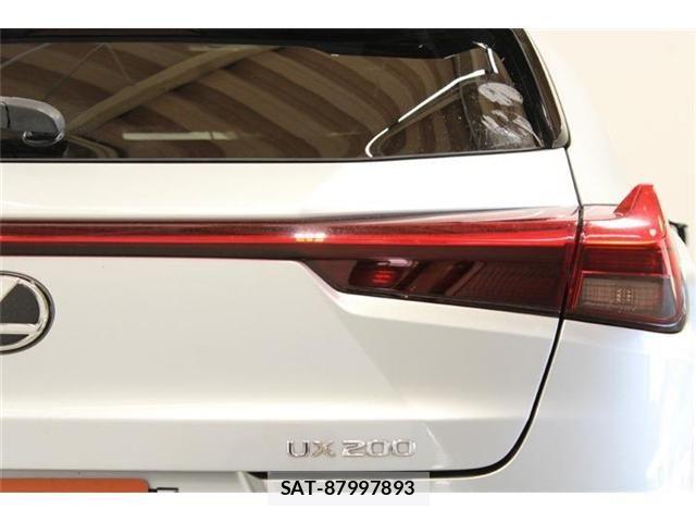 Lexus UX 2019-03 6907879-17
