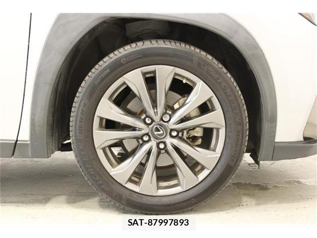 Lexus UX 2019-03 6907879-21