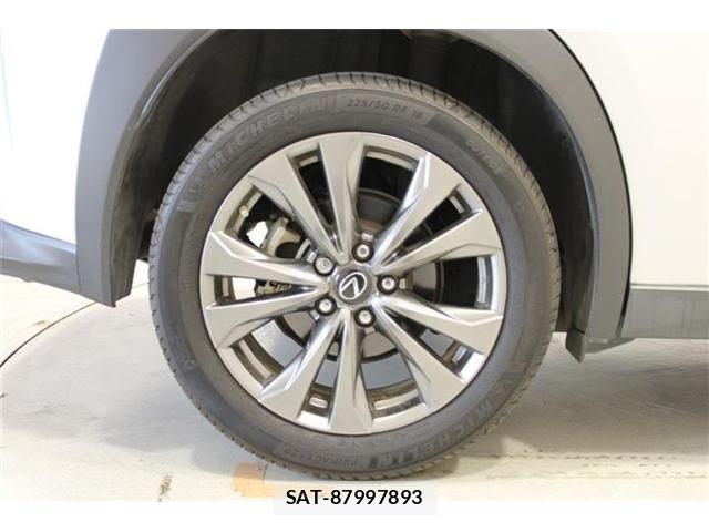 Lexus UX 2019-03 6907879-22