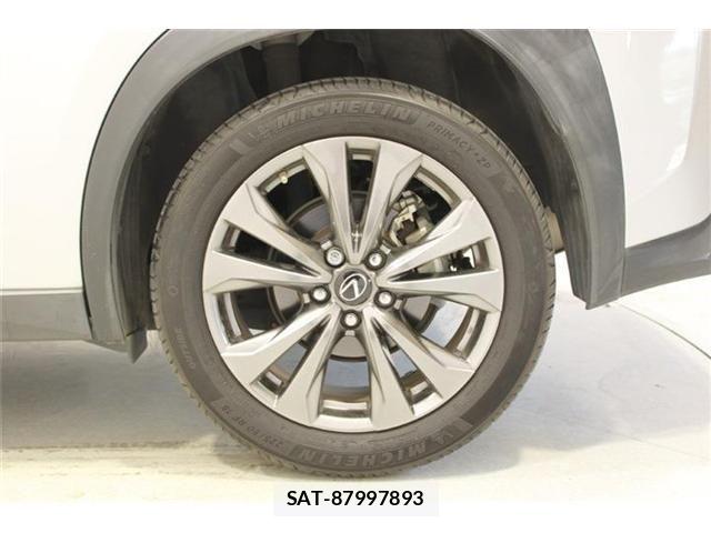 Lexus UX 2019-03 6907879-23