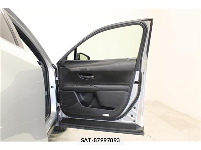 Lexus UX 2019-03 6907879-28