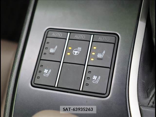 Lexus UX 2022-11 6907873-11