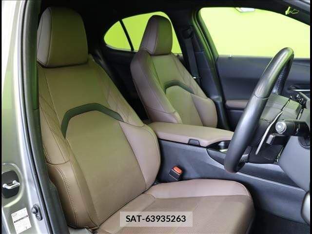 Lexus UX 2022-11 6907873-18