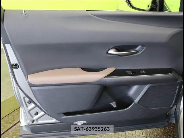 Lexus UX 2022-11 6907873-29