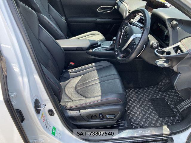 Lexus UX 2018-11 7020802-3