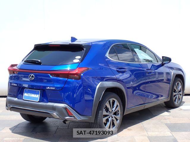 Lexus UX 2021-02 7221180-2