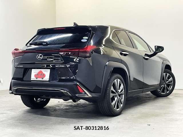 Lexus UX 2019-06 7272250-2