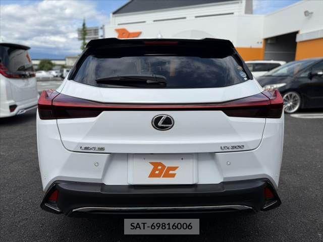 Lexus UX 2020-02 7328119-13