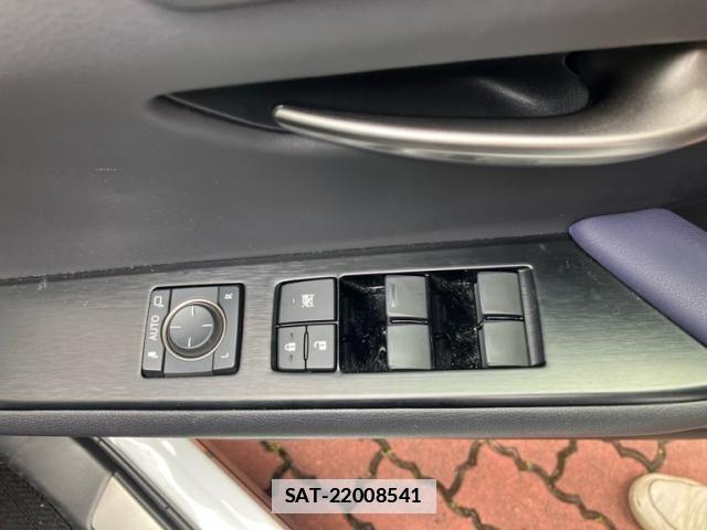 Lexus UX 2022-11 7328116-15