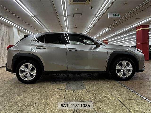 Lexus UX 2019-03 7358581-15