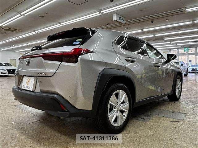 Lexus UX 2019-03 7358581-17